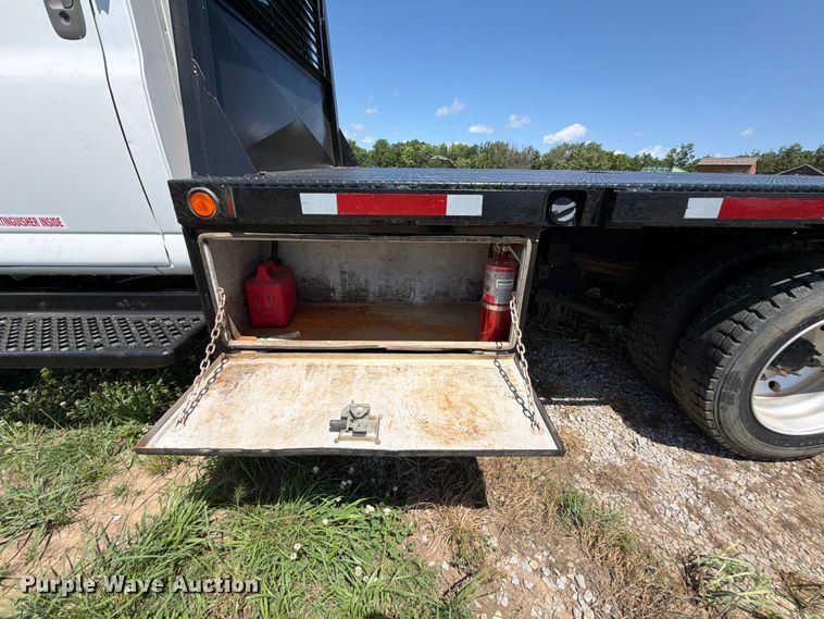 image for item EQ8008 2006 GMC C5500 flatbed truck