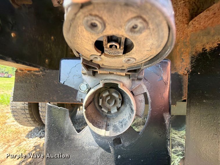 image for item EQ8008 2006 GMC C5500 flatbed truck