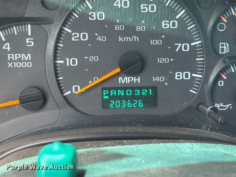 image for item EQ8008 2006 GMC C5500 flatbed truck