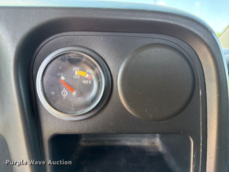 image for item EQ8008 2006 GMC C5500 flatbed truck
