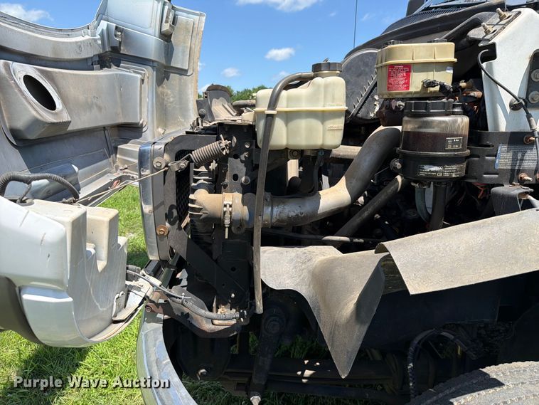 image for item EQ8008 2006 GMC C5500 flatbed truck