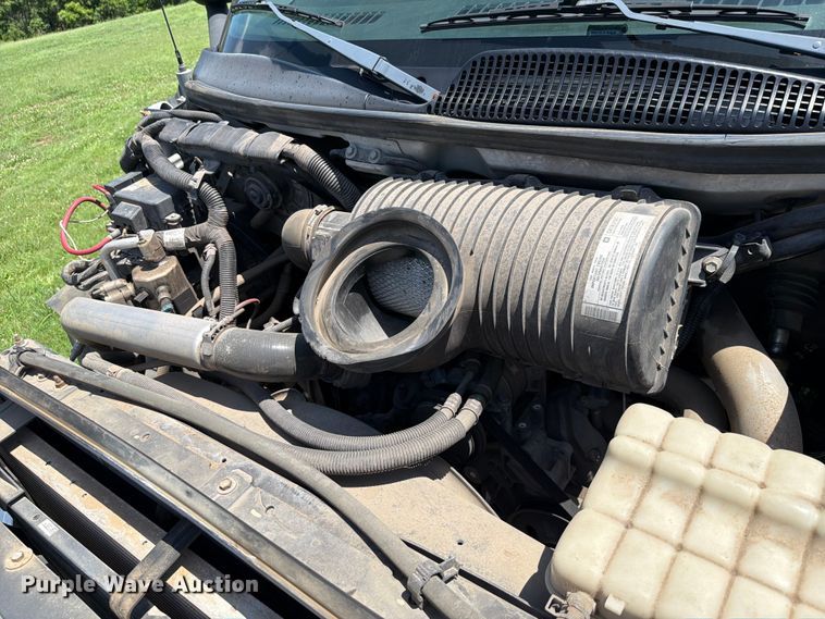 image for item EQ8008 2006 GMC C5500 flatbed truck