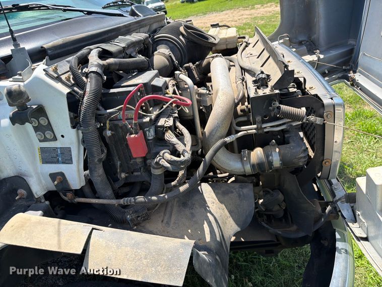 image for item EQ8008 2006 GMC C5500 flatbed truck