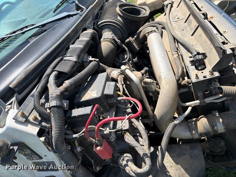 image for item EQ8008 2006 GMC C5500 flatbed truck