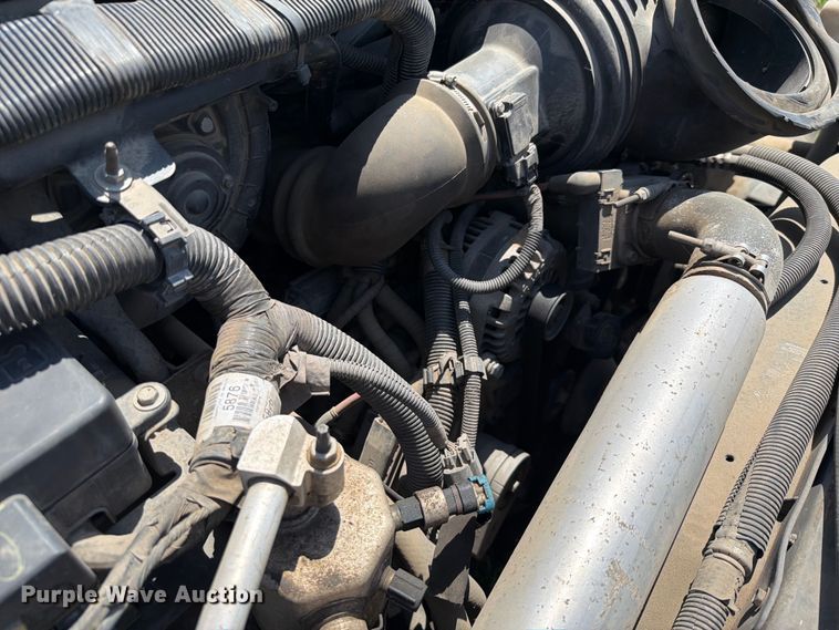 image for item EQ8008 2006 GMC C5500 flatbed truck