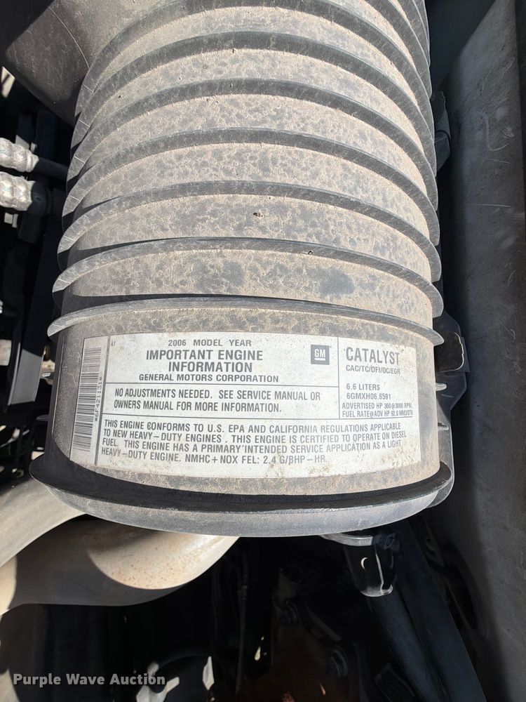 image for item EQ8008 2006 GMC C5500 flatbed truck