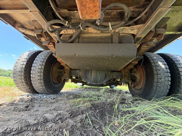 image for item EQ8008 2006 GMC C5500 flatbed truck