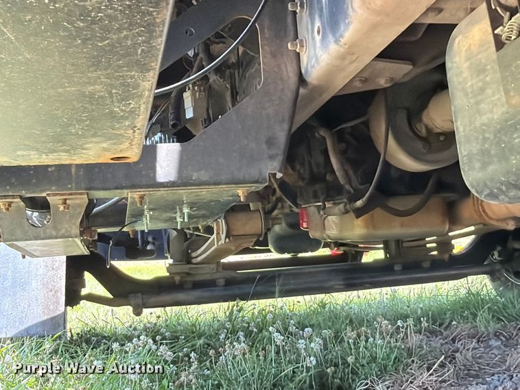 image for item EQ8008 2006 GMC C5500 flatbed truck