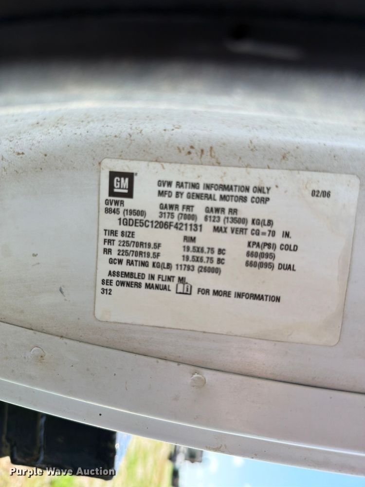image for item EQ8008 2006 GMC C5500 flatbed truck