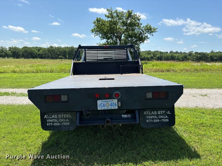 image for item EQ8009 2005 Chevrolet Silverado 3500 flatbed pickup truck