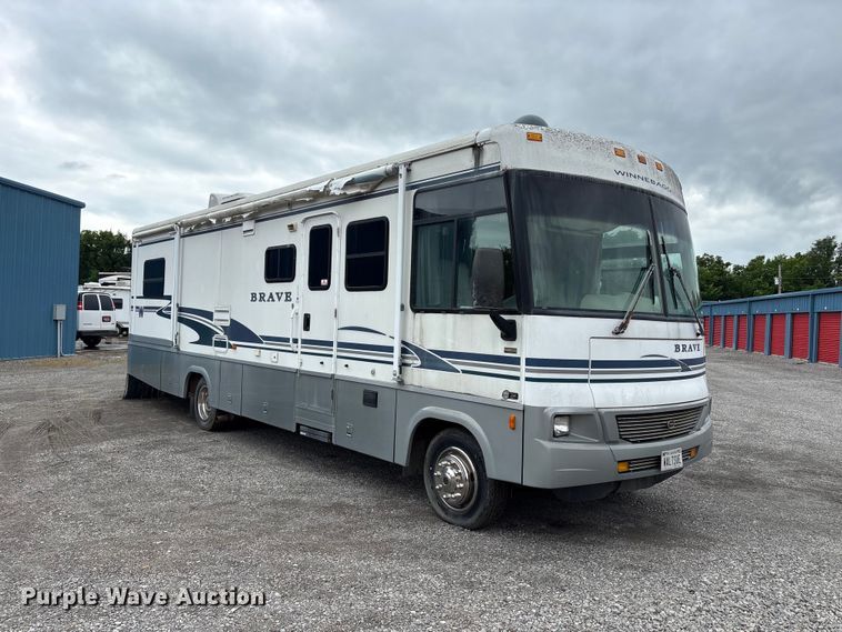 image for item EQ8024 2004 Winnebago Workhorse W22 RV