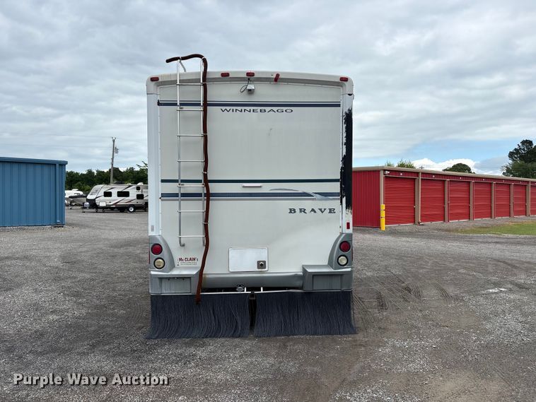image for item EQ8024 2004 Winnebago Workhorse W22 RV