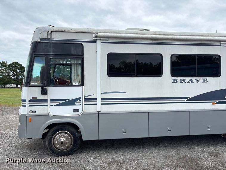 image for item EQ8024 2004 Winnebago Workhorse W22 RV