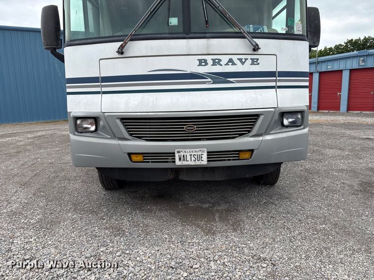 image for item EQ8024 2004 Winnebago Workhorse W22 RV