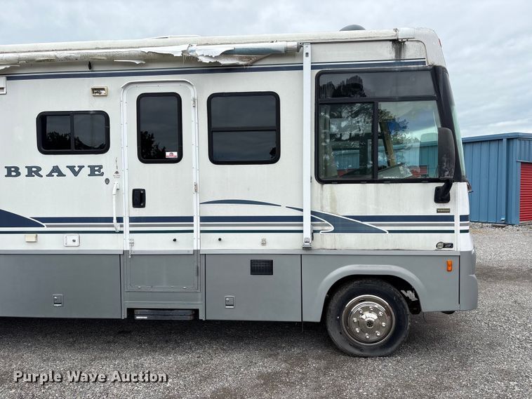 image for item EQ8024 2004 Winnebago Workhorse W22 RV