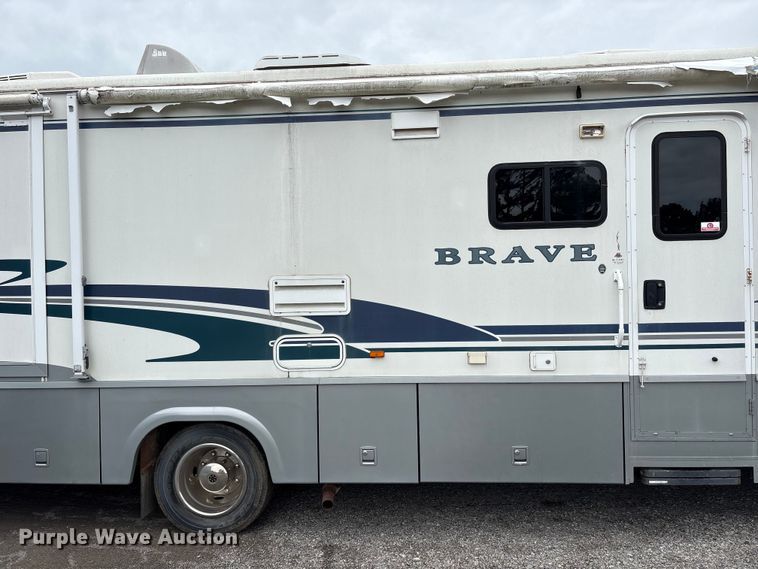 image for item EQ8024 2004 Winnebago Workhorse W22 RV