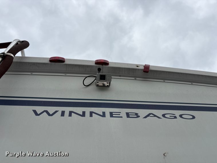 image for item EQ8024 2004 Winnebago Workhorse W22 RV