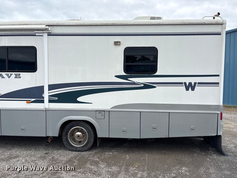 image for item EQ8024 2004 Winnebago Workhorse W22 RV