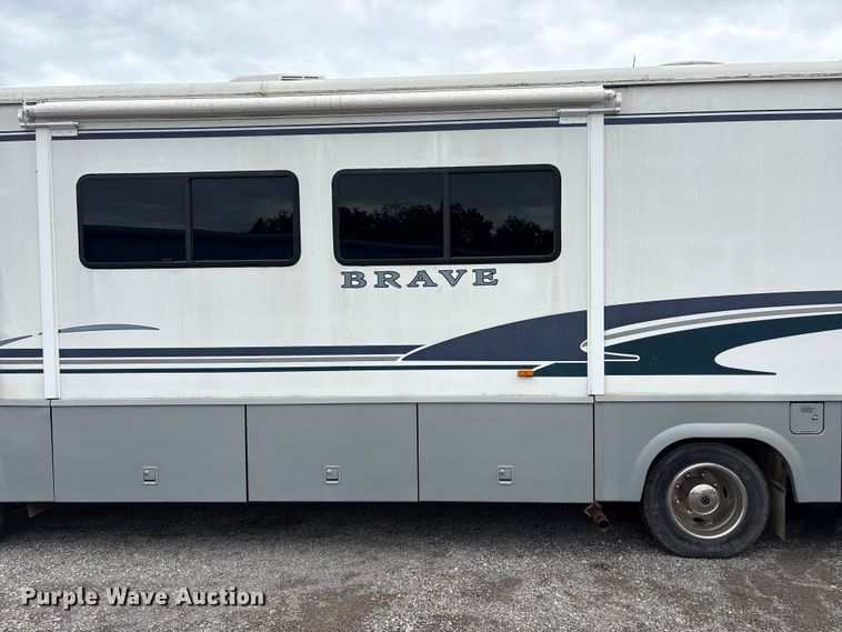 image for item EQ8024 2004 Winnebago Workhorse W22 RV
