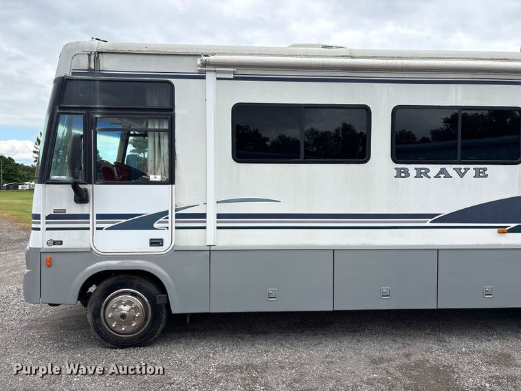 image for item EQ8024 2004 Winnebago Workhorse W22 RV