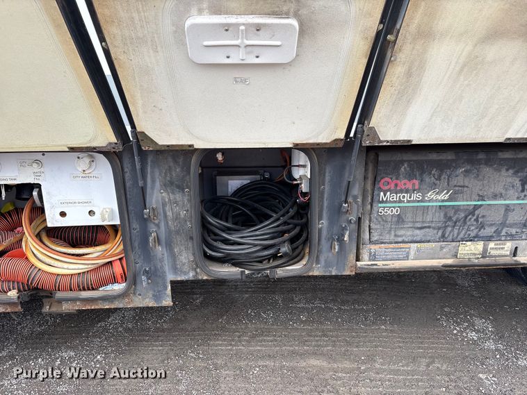 image for item EQ8024 2004 Winnebago Workhorse W22 RV