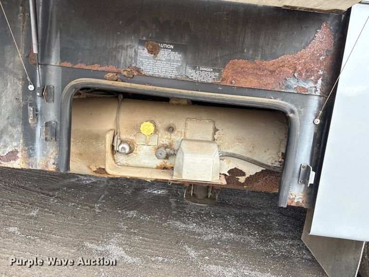 image for item EQ8024 2004 Winnebago Workhorse W22 RV