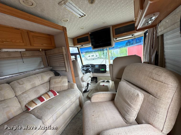 image for item EQ8024 2004 Winnebago Workhorse W22 RV
