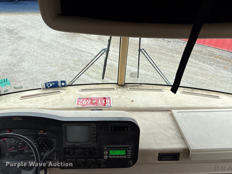 image for item EQ8024 2004 Winnebago Workhorse W22 RV