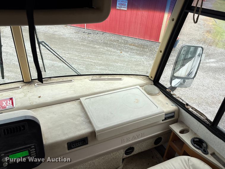 image for item EQ8024 2004 Winnebago Workhorse W22 RV