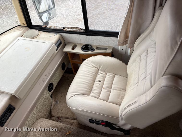 image for item EQ8024 2004 Winnebago Workhorse W22 RV
