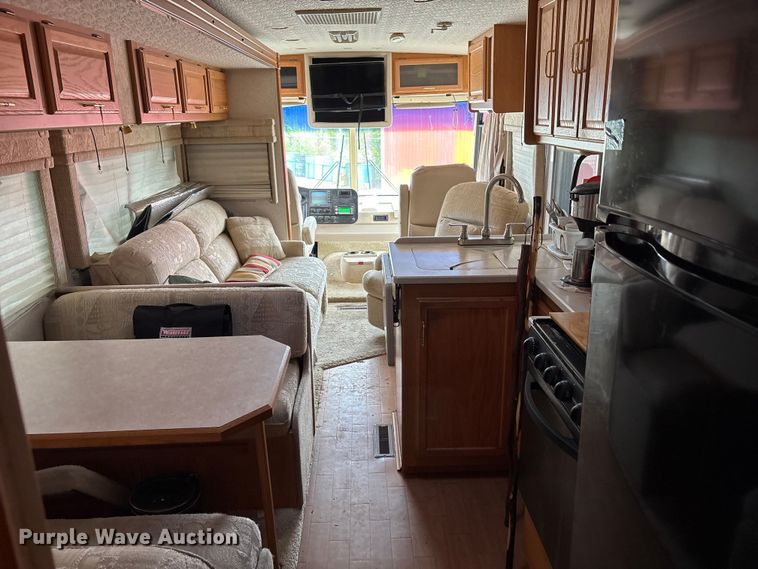 image for item EQ8024 2004 Winnebago Workhorse W22 RV
