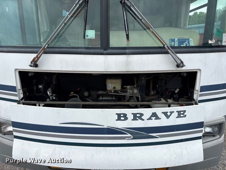 image for item EQ8024 2004 Winnebago Workhorse W22 RV