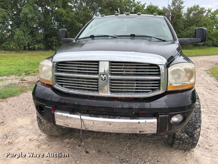 image for item EQ8039 2006 Dodge Ram 3500 Ext. Cab flatbed pickup truck