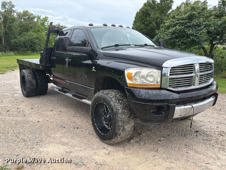 image for item EQ8039 2006 Dodge Ram 3500 Ext. Cab flatbed pickup truck