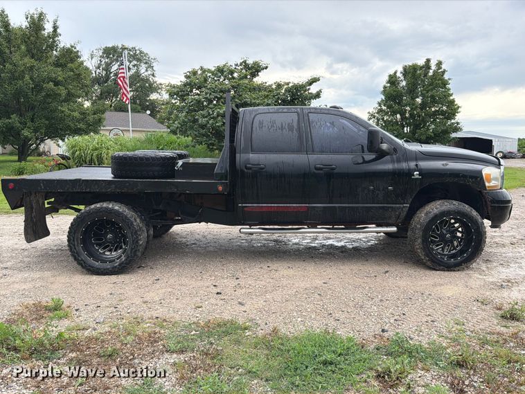 image for item EQ8039 2006 Dodge Ram 3500 Ext. Cab flatbed pickup truck