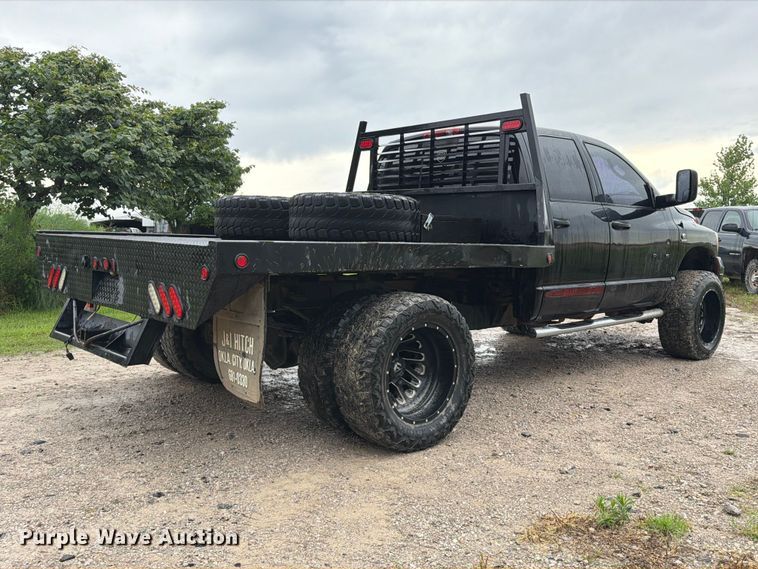image for item EQ8039 2006 Dodge Ram 3500 Ext. Cab flatbed pickup truck