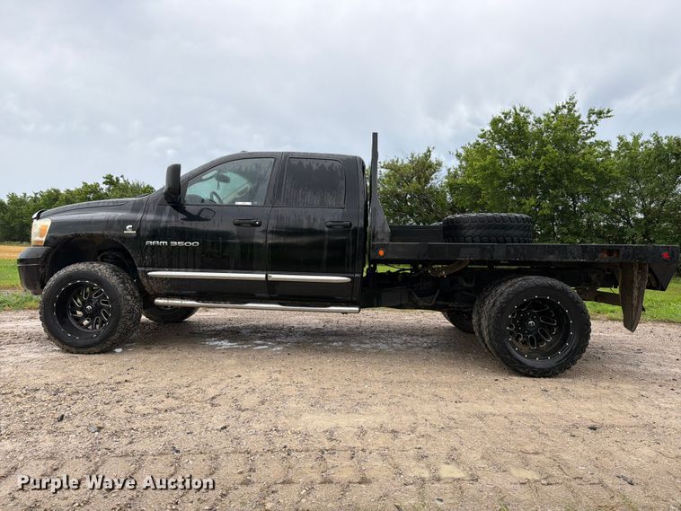 image for item EQ8039 2006 Dodge Ram 3500 Ext. Cab flatbed pickup truck
