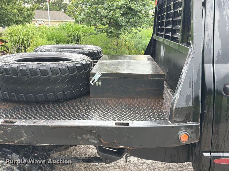 image for item EQ8039 2006 Dodge Ram 3500 Ext. Cab flatbed pickup truck