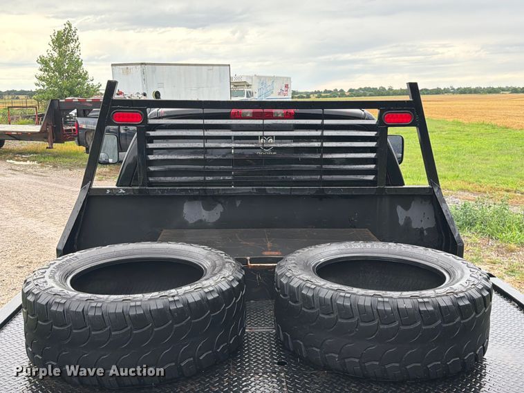 image for item EQ8039 2006 Dodge Ram 3500 Ext. Cab flatbed pickup truck