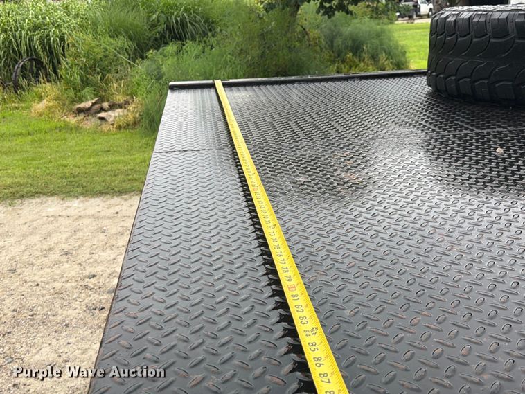 image for item EQ8039 2006 Dodge Ram 3500 Ext. Cab flatbed pickup truck