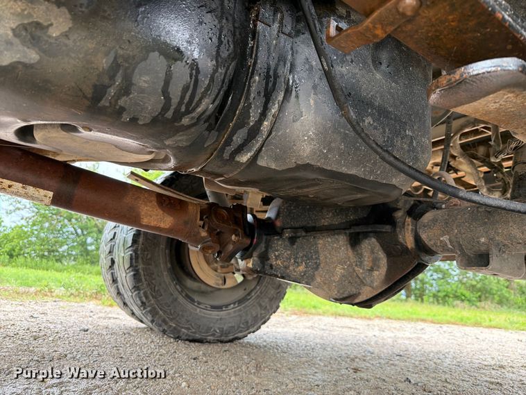 image for item EQ8039 2006 Dodge Ram 3500 Ext. Cab flatbed pickup truck
