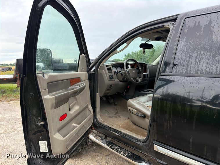 image for item EQ8039 2006 Dodge Ram 3500 Ext. Cab flatbed pickup truck
