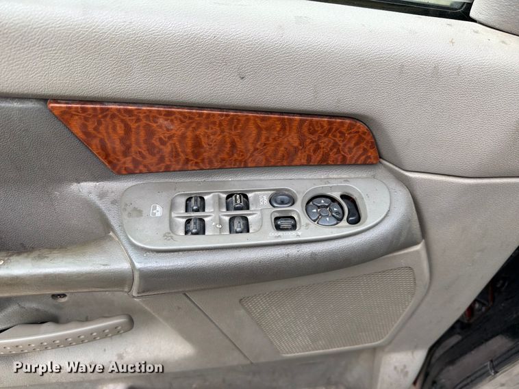 image for item EQ8039 2006 Dodge Ram 3500 Ext. Cab flatbed pickup truck