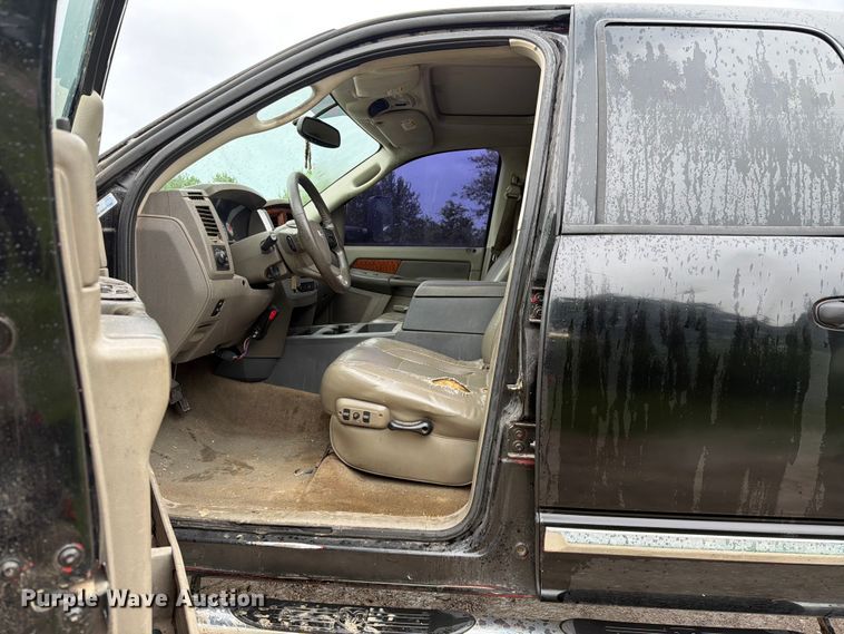 image for item EQ8039 2006 Dodge Ram 3500 Ext. Cab flatbed pickup truck