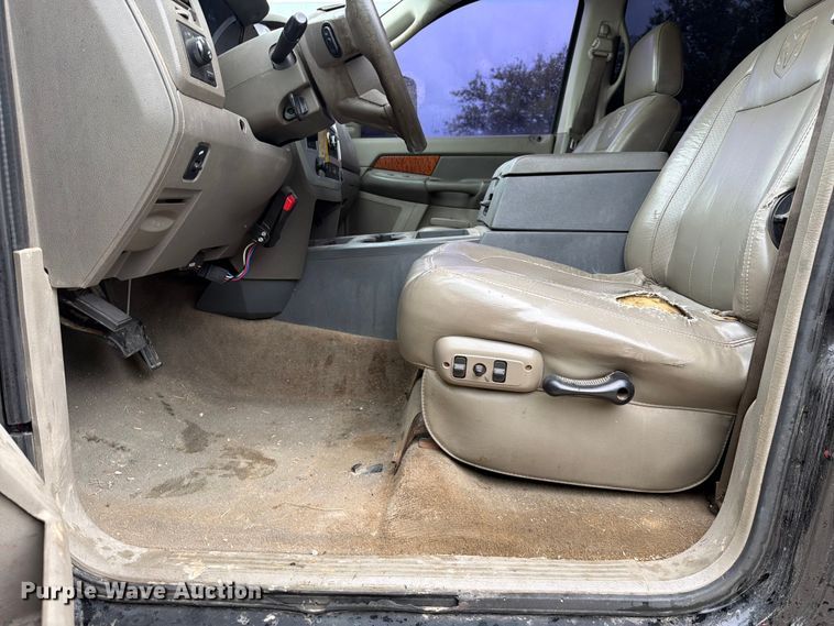 image for item EQ8039 2006 Dodge Ram 3500 Ext. Cab flatbed pickup truck