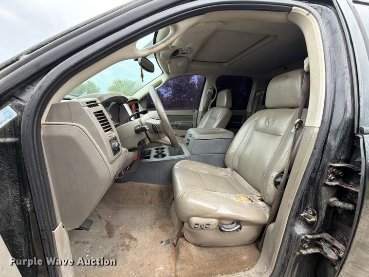 image for item EQ8039 2006 Dodge Ram 3500 Ext. Cab flatbed pickup truck