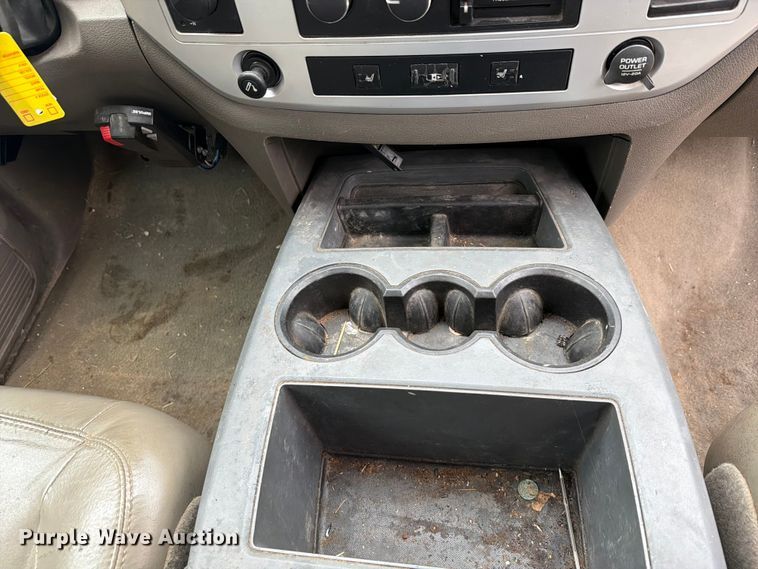 image for item EQ8039 2006 Dodge Ram 3500 Ext. Cab flatbed pickup truck