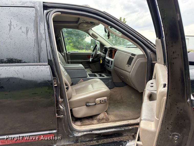 image for item EQ8039 2006 Dodge Ram 3500 Ext. Cab flatbed pickup truck