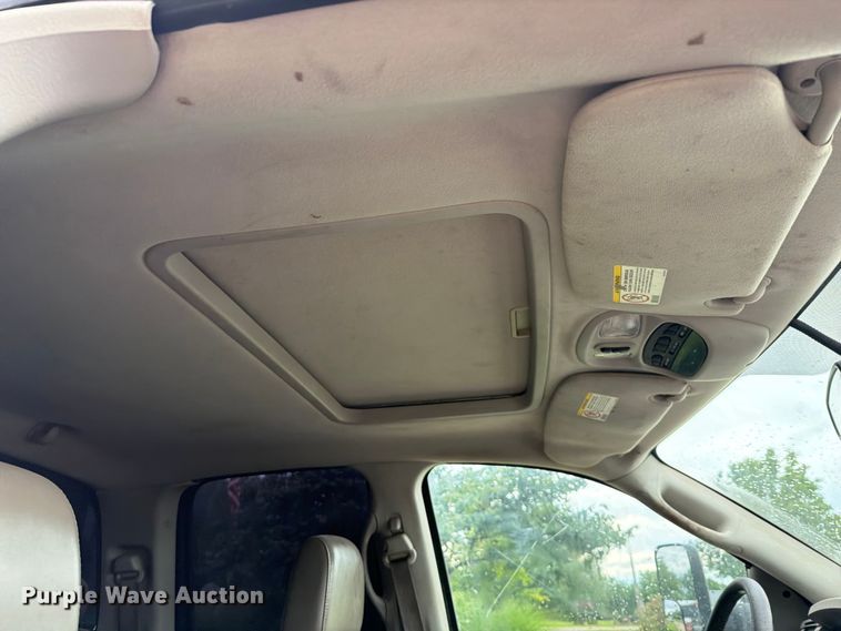 image for item EQ8039 2006 Dodge Ram 3500 Ext. Cab flatbed pickup truck