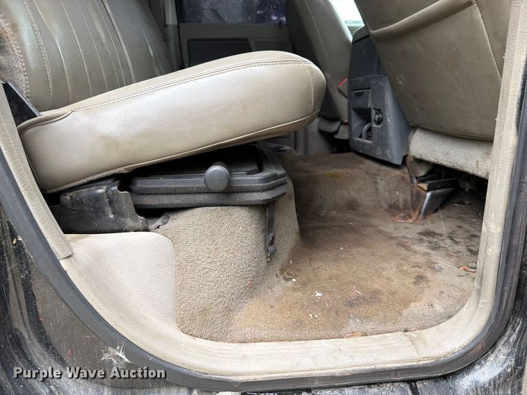 image for item EQ8039 2006 Dodge Ram 3500 Ext. Cab flatbed pickup truck